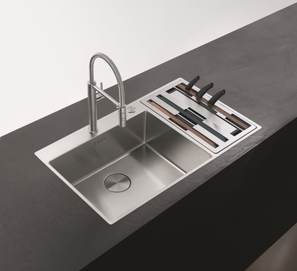 Franke Box Center BWX 220 54 - 27 RHSB Stainless Steel 1.5 Bowl Sink and Accessories - The Tap Specialist