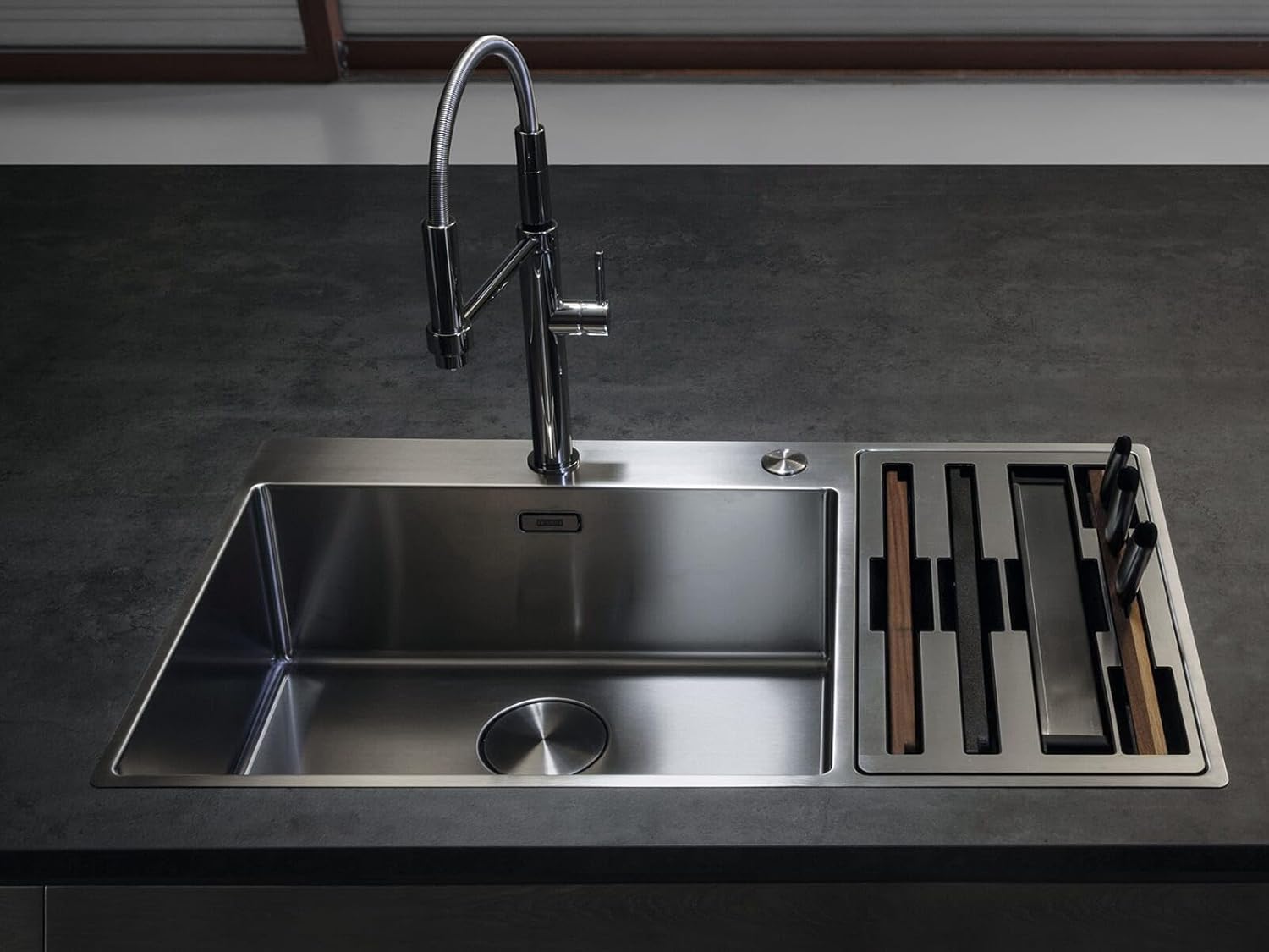Franke Box Center BWX 220 54 - 27 RHSB Stainless Steel 1.5 Bowl Sink and Accessories - The Tap Specialist