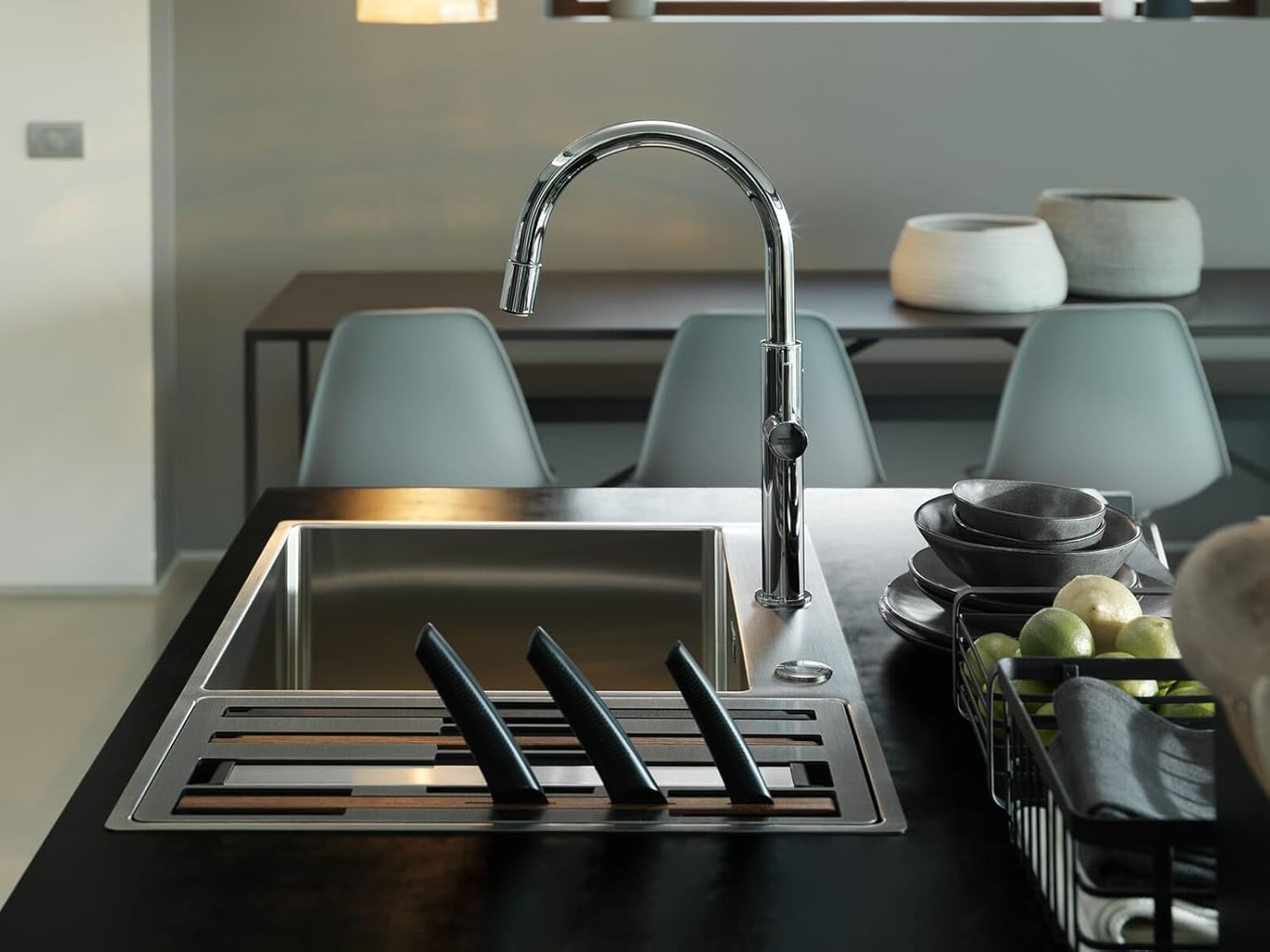 Franke Box Center BWX 220 54 - 27 RHSB Stainless Steel 1.5 Bowl Sink and Accessories - The Tap Specialist