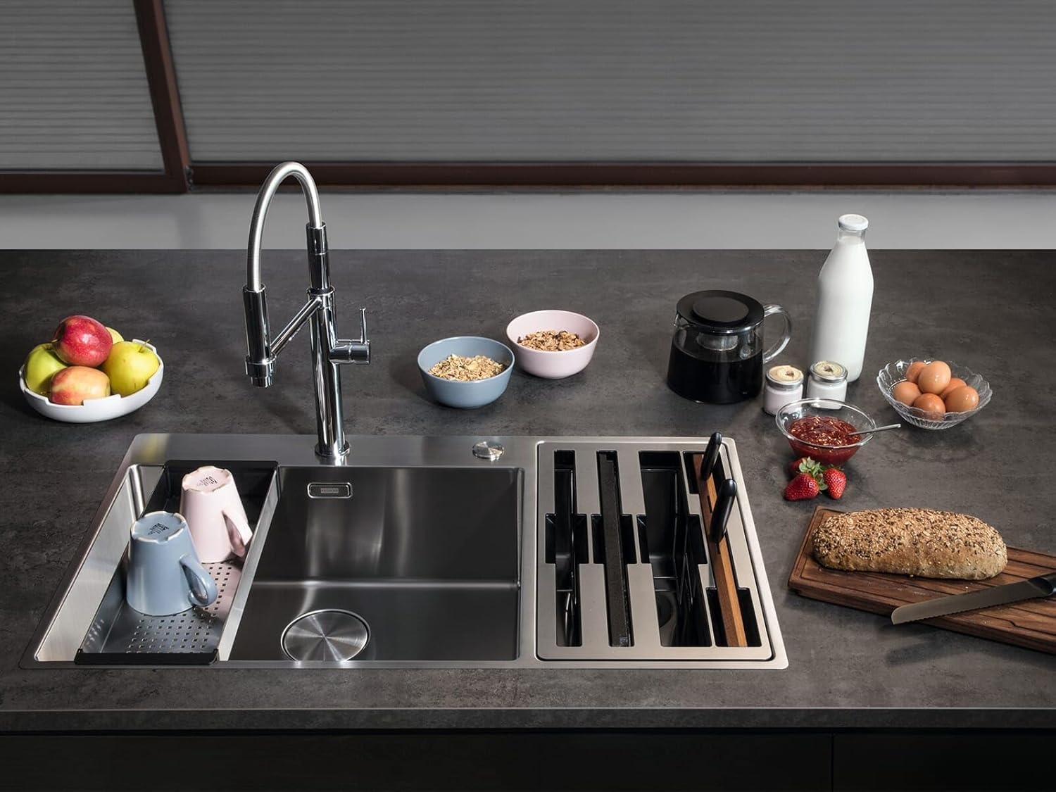 Franke Box Center BWX 220 54 - 27 RHSB Stainless Steel 1.5 Bowl Sink and Accessories - The Tap Specialist